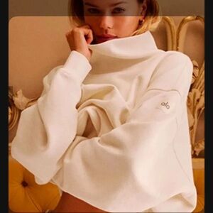 ALO Yoga Hazy Polar Fleece Cream Sweater